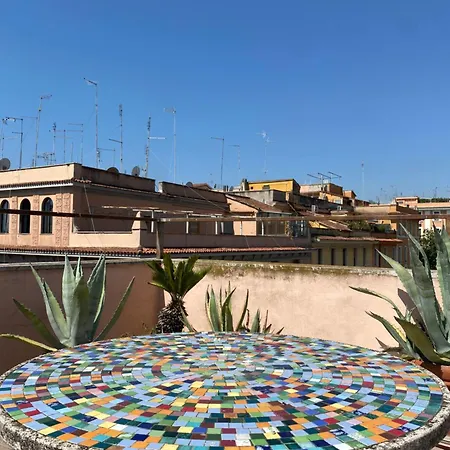 Panoramic Castle Trastevere Апартаменты *